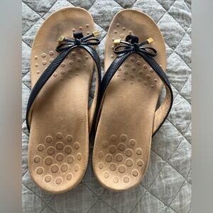 Women’s Vionic Bella Navy Flip Flops Flops